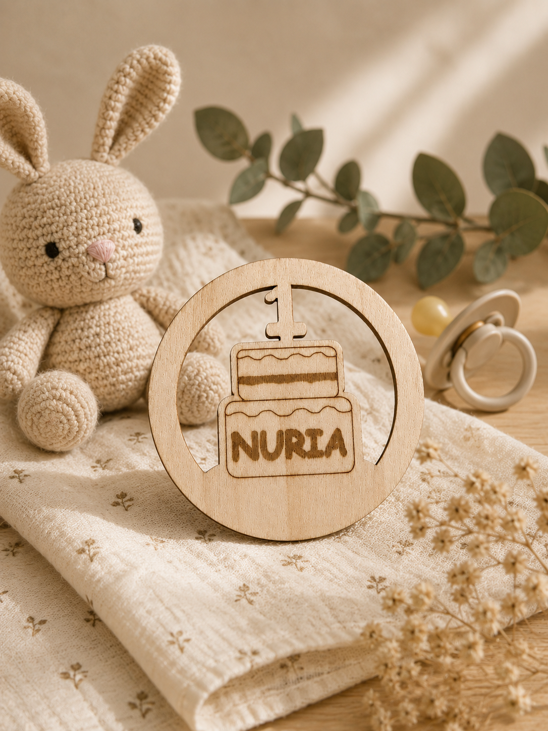 Adorno de madera personalizado para el primer cumpleaños de Nuria